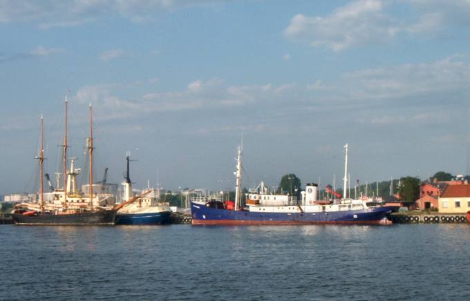 Schiffe im Nyborger Hafen ~ 30 kb